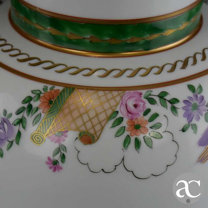Par de Talhas / Jarrões em porcelana Vidal Arte, pintados à mão