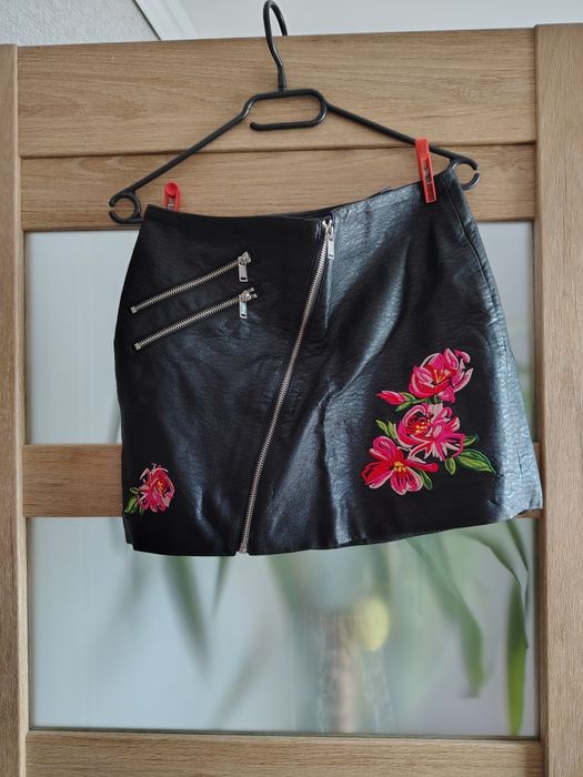 Spódniczka mini S spódniczka z haftem wiskoza ekoskóra H&M