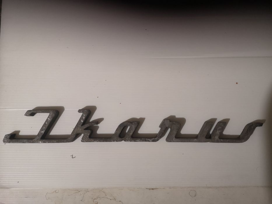 Oryginalny Emblemat autobusowy marki IKARUS. Znaczek z maski