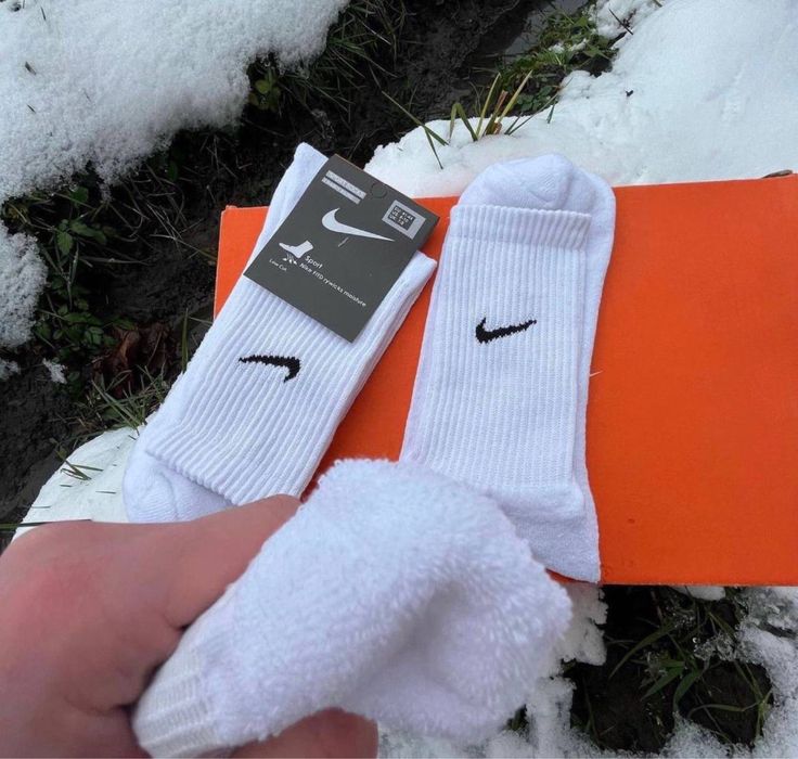 білі теплі шкарпеткі Nike! комфорт і тепло на кожен день