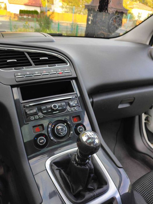 Продам автомобіль Peugeot 5008