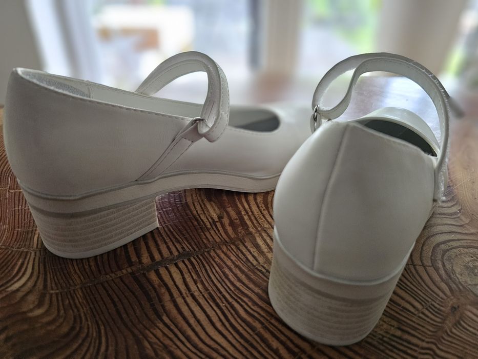 Buty do I Komunii dla dziewczynki