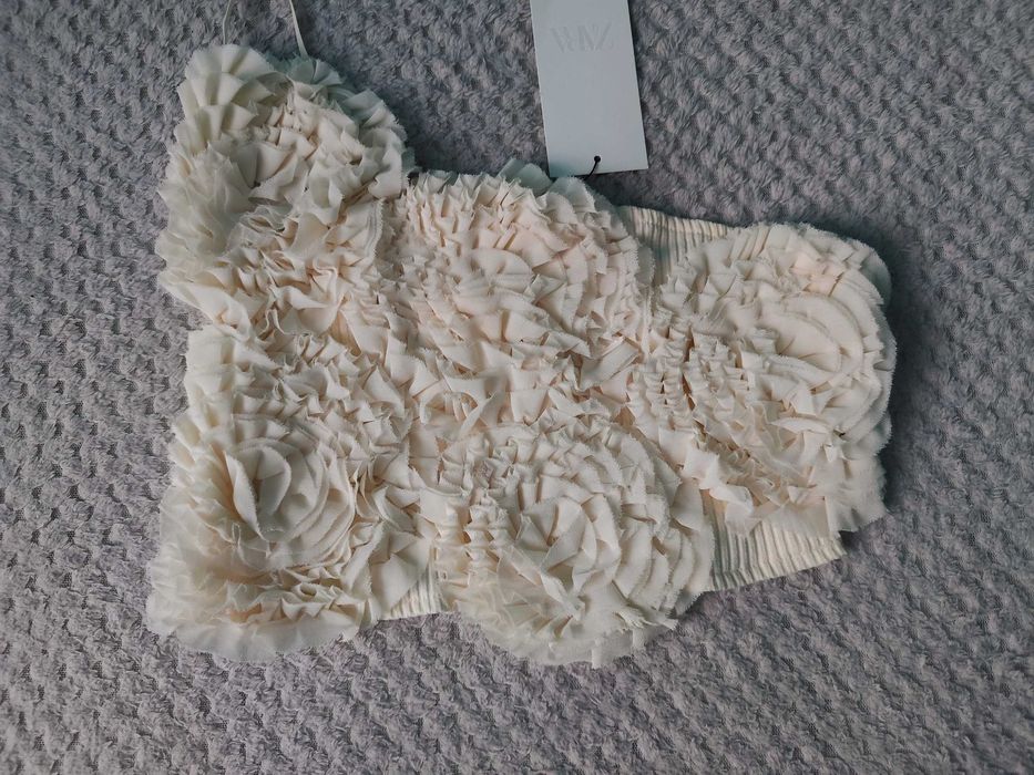 Zara top na jedno ramię z kwiatami 3d