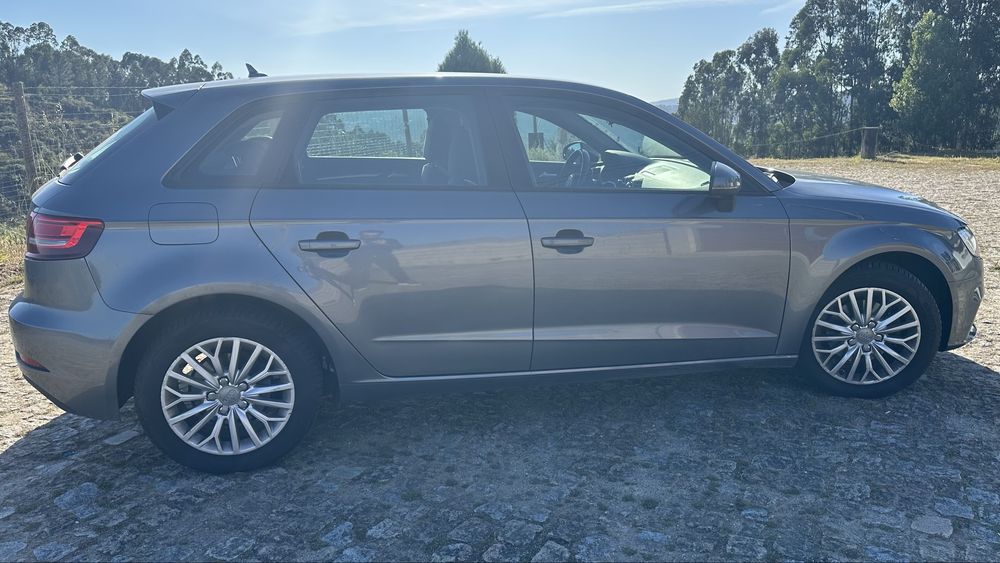 Audi A3 Sportback 1.6 TDI – Nacional – CarPlay – Travões Novos