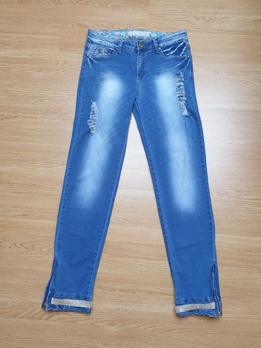Śliczne spodnie jeansowe