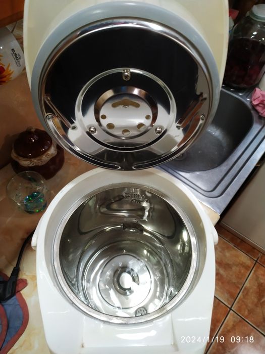 Продам Термопот 3л,  700грн.