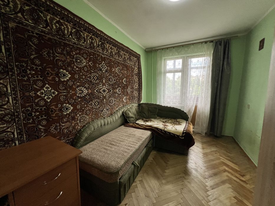 Продається 3-кімнатна квартира чеського планування на вул. Науковій