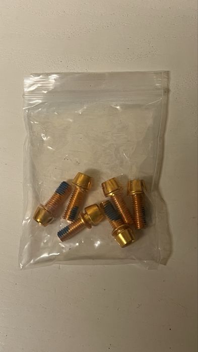 Parafusos em aço inoxidavel, medida M6