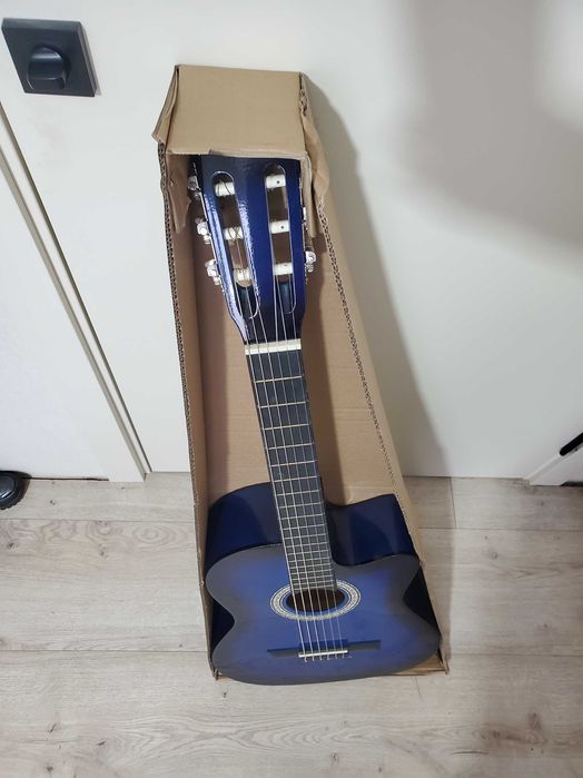 гитара классическая синяя с вырезом нейлоновые струны