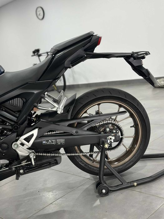 Vendo Honda CB125R Como Nova