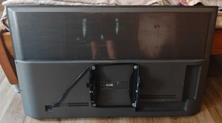 Телевизор Kivi 43ux10s под ремонт.