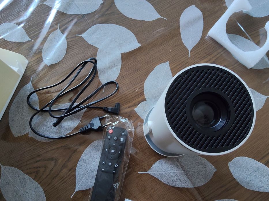 Projektor przenośny, rzutnik wifi ,android