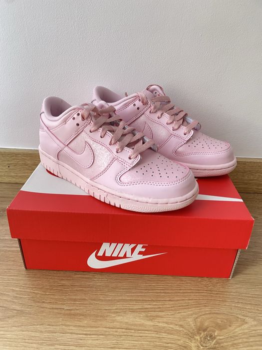 Air Jordan 1 High / Mid, Nike Dunk Low, Air Max 90 NRG, Yeezy 700.