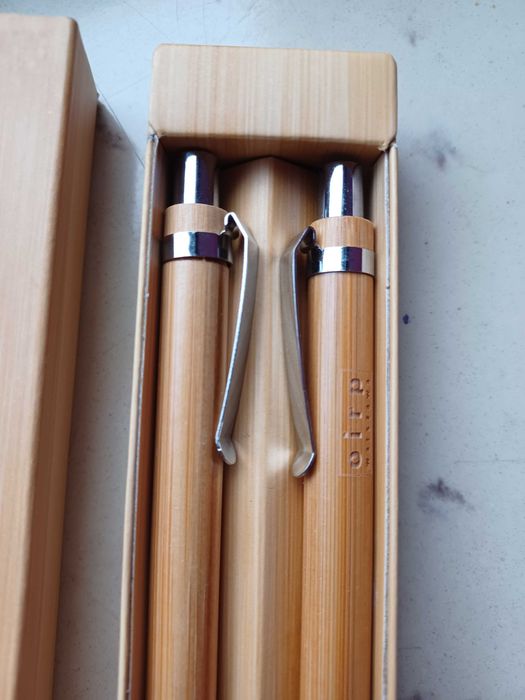zestaw dwóch długopisów bambusowych w etui 2 sztuki w opakowaniu nowe