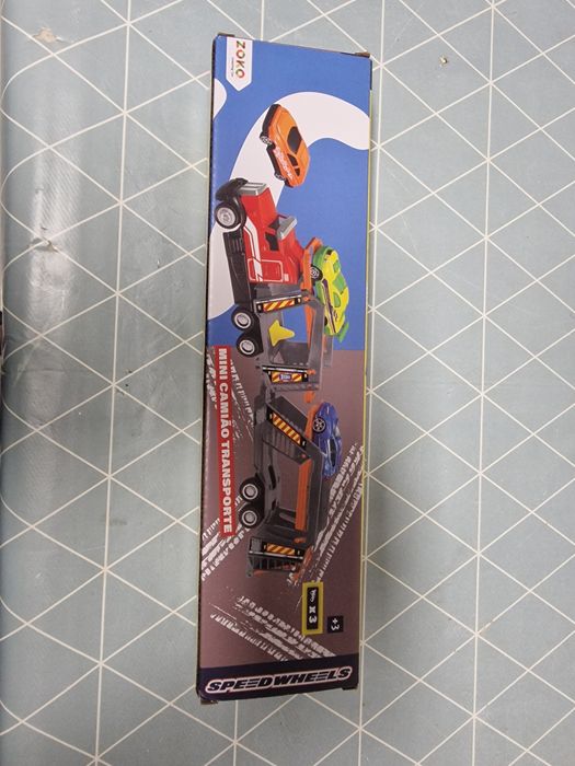 Camião porta carros e conjunto de carrinhos