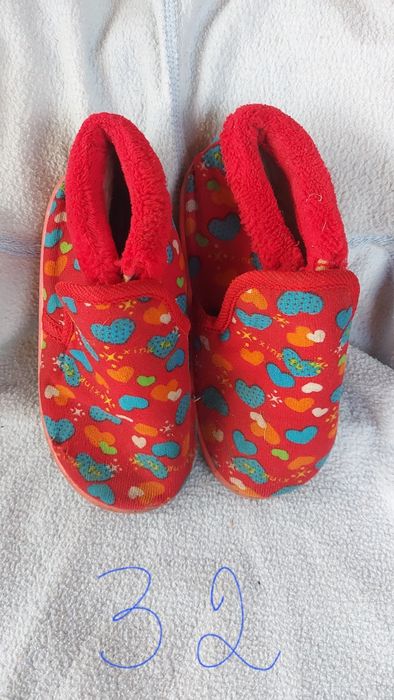 Віддам взуття дитяче