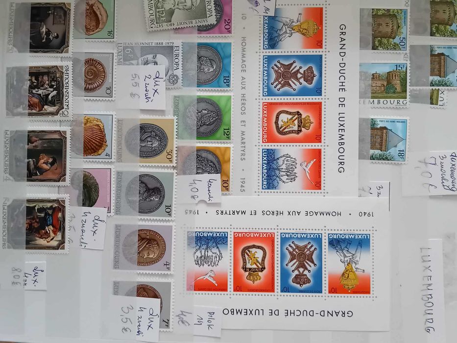 Sprzedam album  z bloczkami i znaczkami