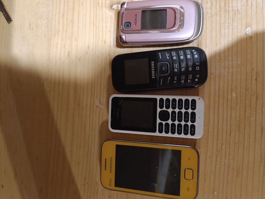 Телефони на запчастини