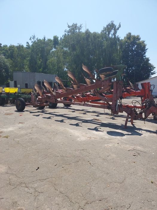 Плуги оборотні 8-ми  та 5-ти корпусні