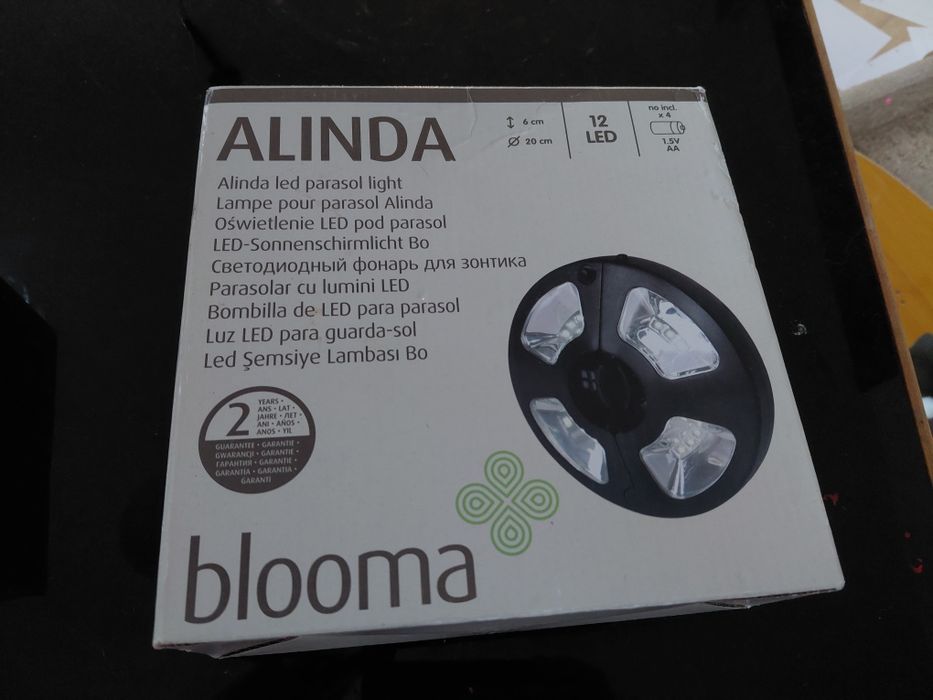 Alinda blooma lampa pod parasol