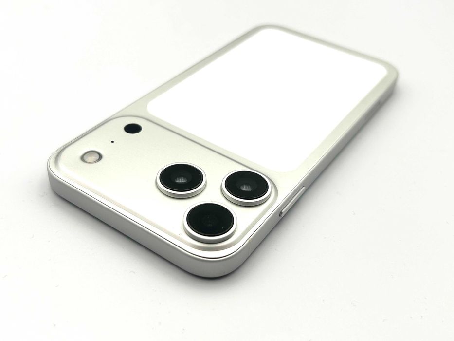 Telefon iphone 11 jak 17 pro