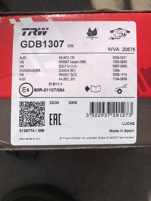 Тормозные колодки передние  AUDI A6C6