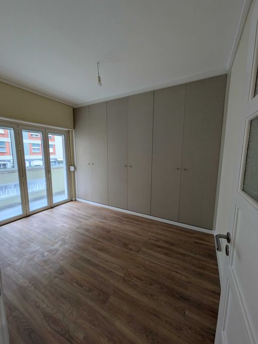Apartamento T1 Completamente Remodelado no Campo Pequeno