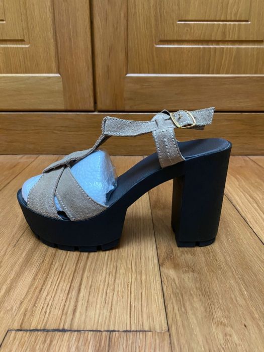 Sandálias plataforma, da Max, tamanho 39