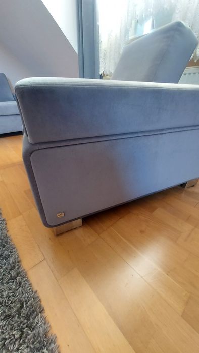 Szary komplet wypoczynkowy z funkcją spania