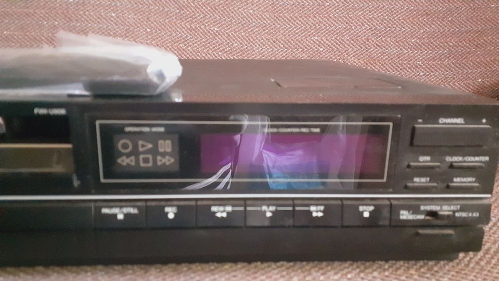 Видеомагнитофон ,