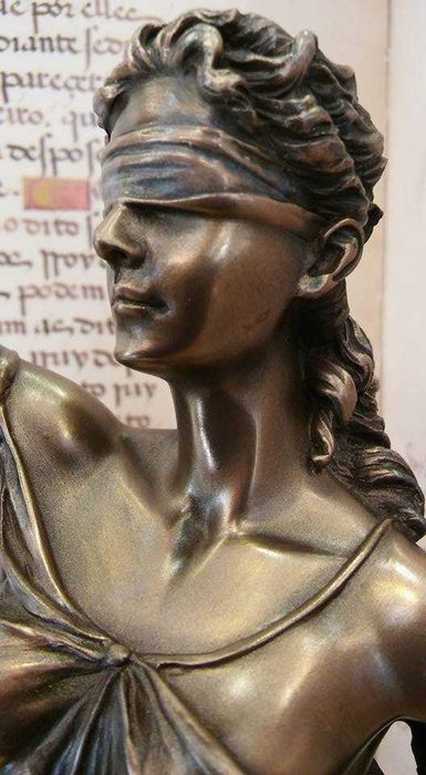 Estatueta Deusa da Justiça Themis 30cm