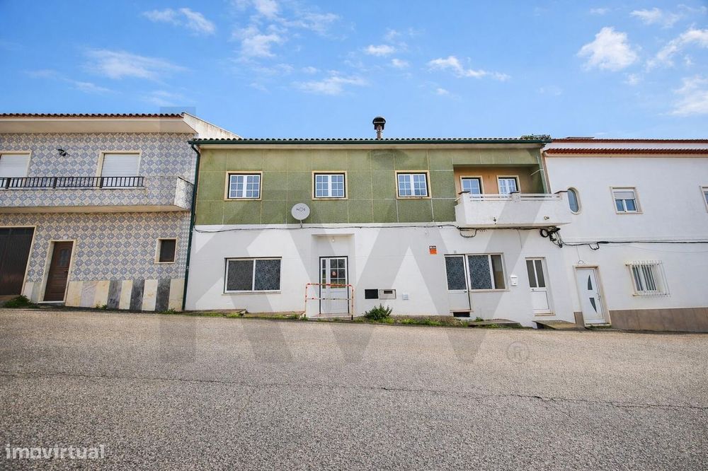 Moradia T4 e comercio para venda, Rio Maior, Oportunidade de investime