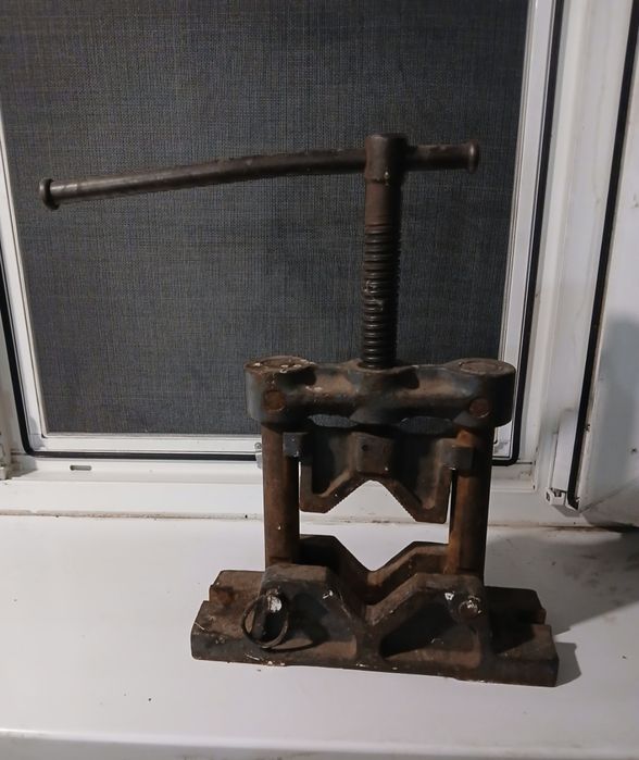 Тиски трубные ( трубогиб )