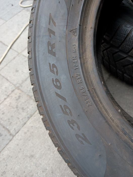 Пара зимних шин 235/65 R17 Pirelli