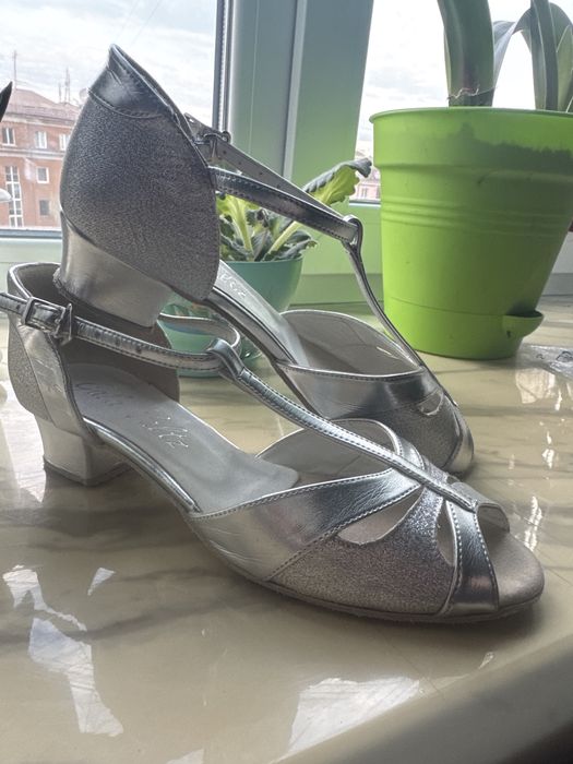 Туфлі бальні б/в