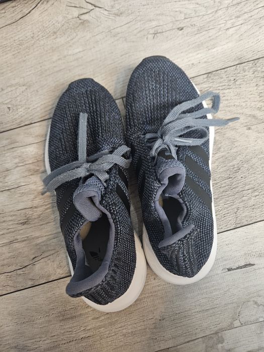 Buty sportowe adidasy Adidas Swift Run rozm 36 2/3