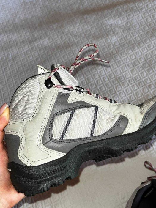 Жіночі трекінгові черевики Quechua (Decathlon)