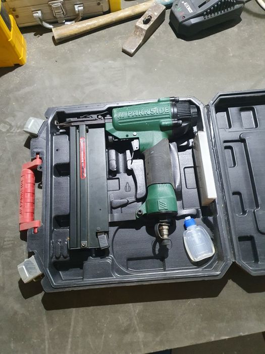 Várias máquinas para construção civil