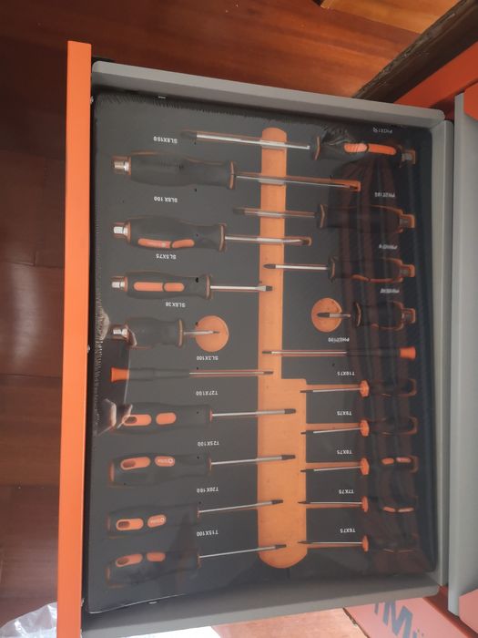 Vendo ou troco Caixa ferramentas