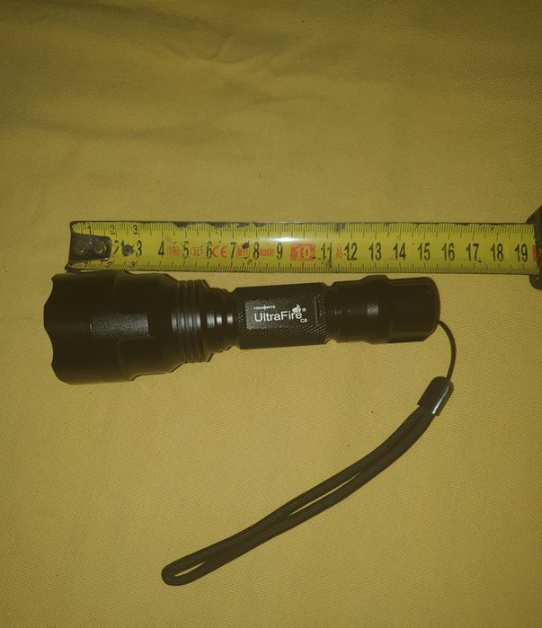 Lanterna Tática UltraFire C8 LED – Como Nova (C/ Bateria incluída)
