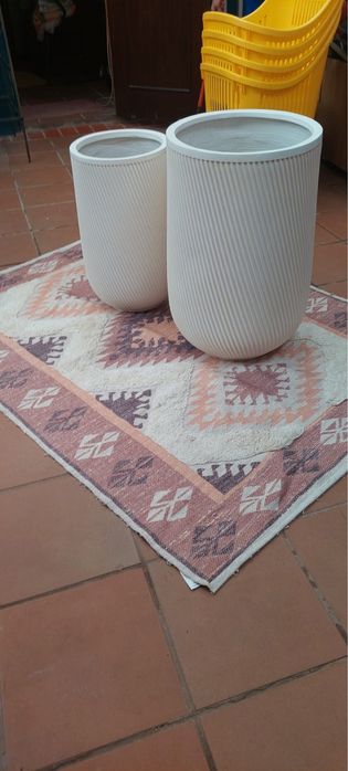 Cestos e jarras de decoração