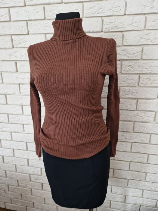 Brązowy golf prążek długi rękaw modny S 36 jesień zima