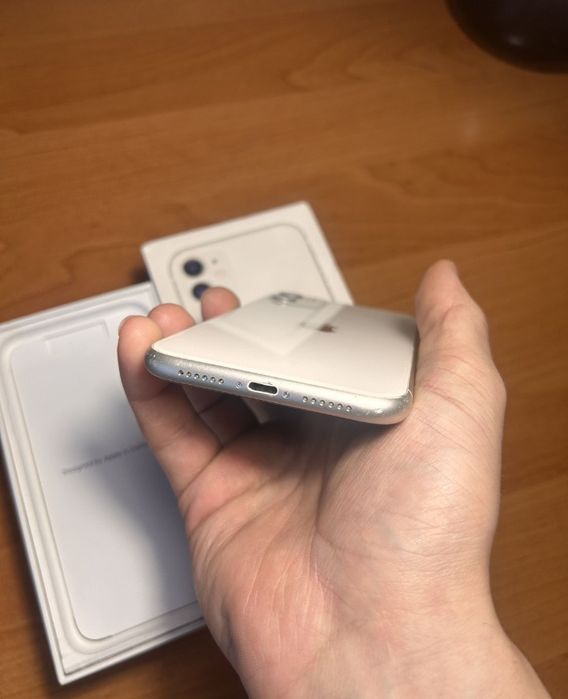iPhone 11  продамм