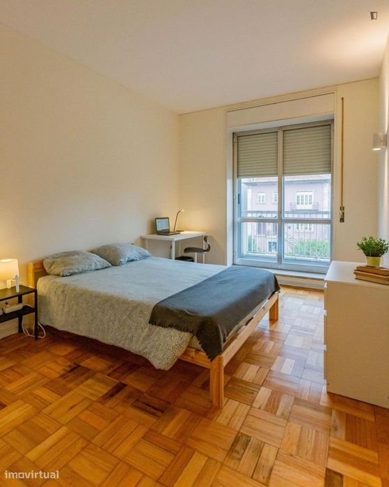 Quarto - localizado em Ramalde Porto