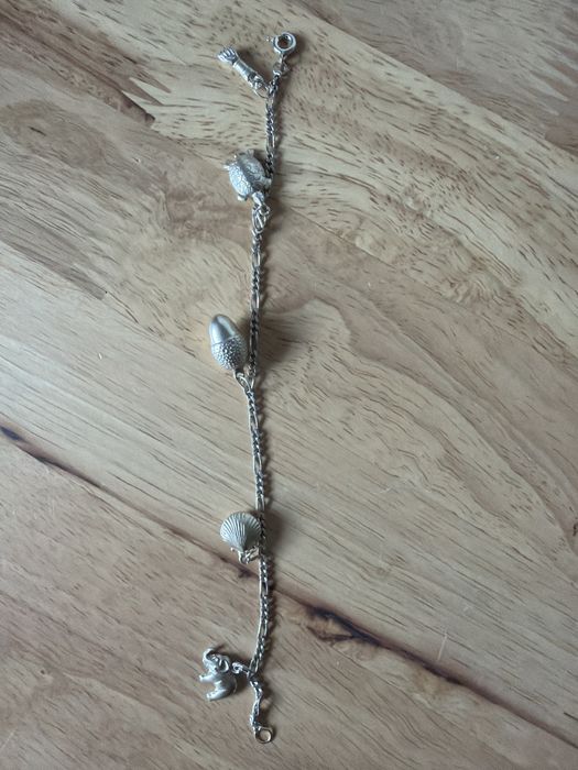 Pulseira de prata com berlocos- nova