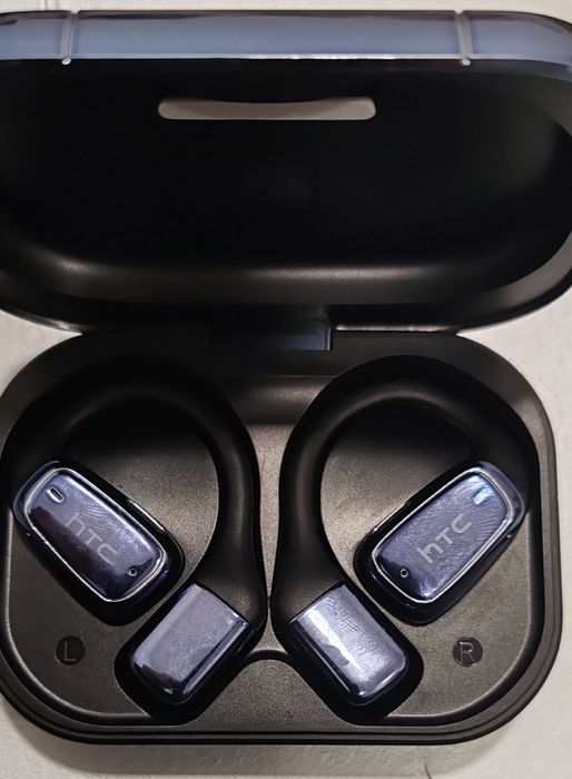 Auriculares HTC com tradutor IA