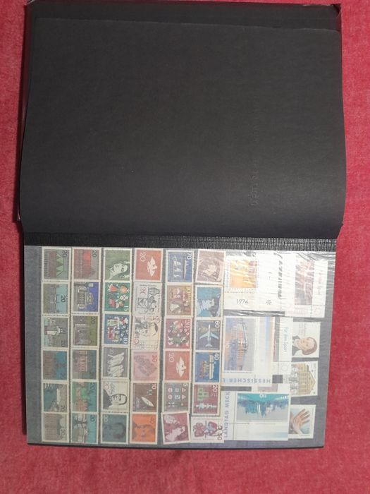 Selos album cheio de selos estrangeiros alguns portugueses todos muito