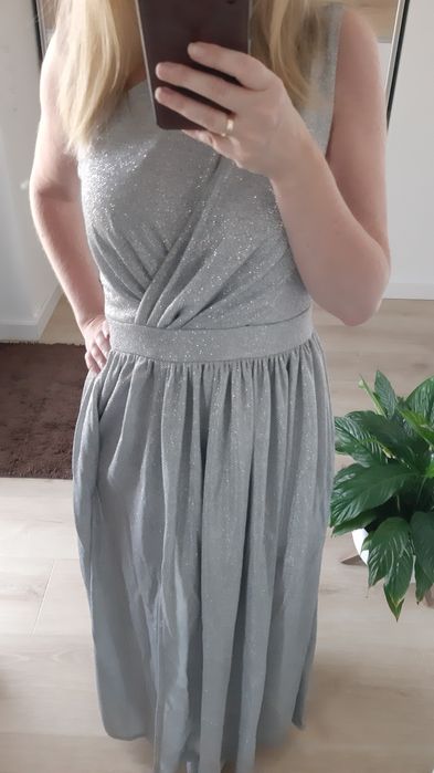 Loola EVITA srebrna - Brokatowa suknia z wyciętym dekoltem
ROZMIAR: M