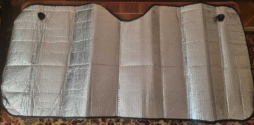 Автомобильная солнцеотражающая шторка