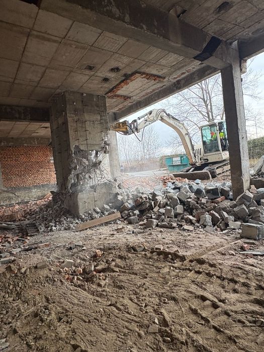 Roboty ziemne , usługi koparkami kucie młotem hydraulicznym